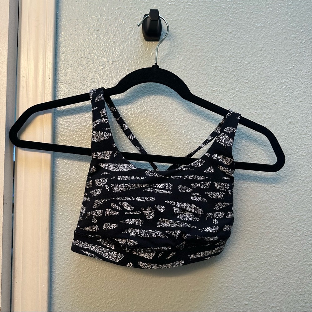 lululemon athletica Black and White Energy Sports Bra Size 4